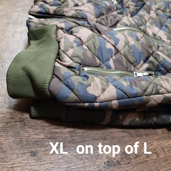 Women's Camo Front Zip Puffer Jacket - Picture 9 of 9